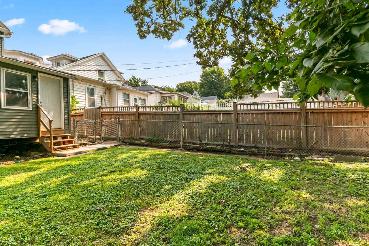 337 Sherman Ave - Photo 4 of 33
