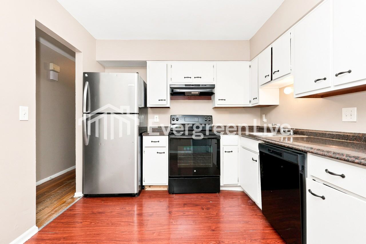 1013 Harkin Dr - Photo 3 of 15