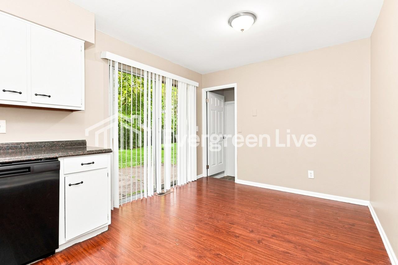 1013 Harkin Dr - Photo 5 of 15