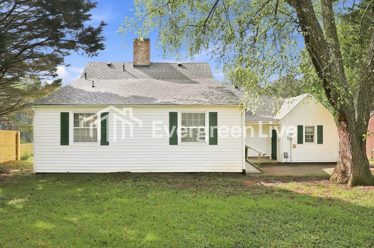 1218 Fillman Dr - Photo 2 of 10