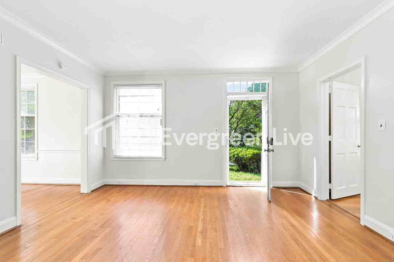 1218 Fillman Dr - Photo 3 of 10