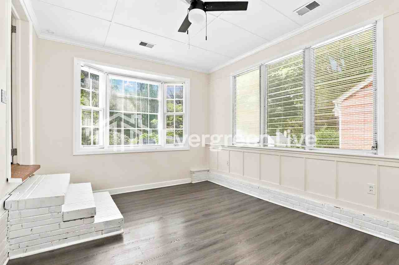 1218 Fillman Dr - Photo 6 of 10