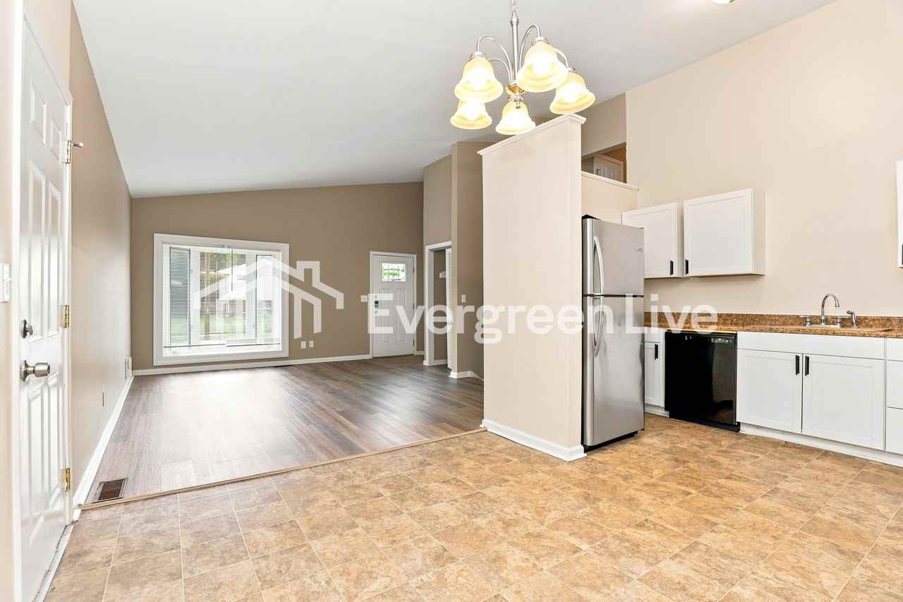 11540 Fitchburg Ln - Photo 4 of 15