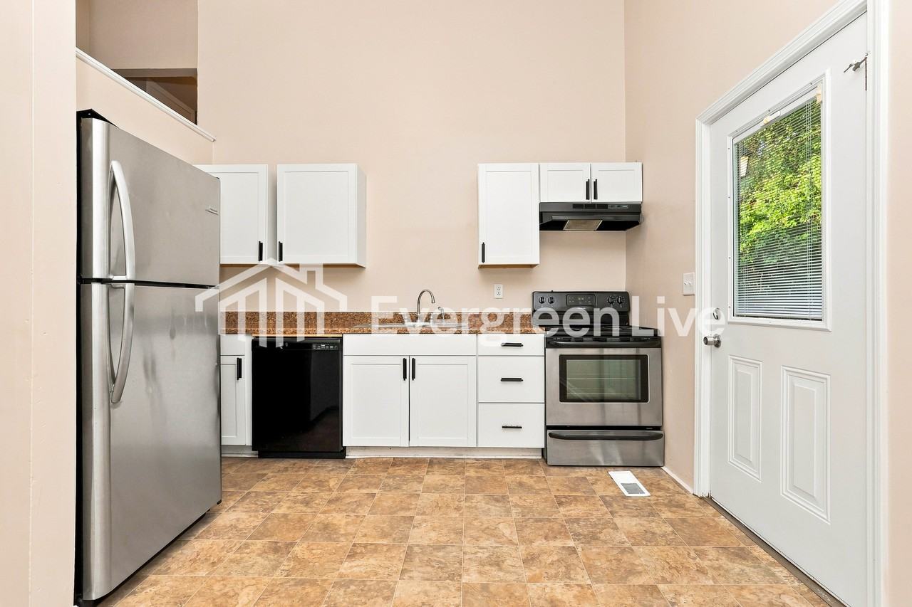 11540 Fitchburg Ln - Photo 5 of 15