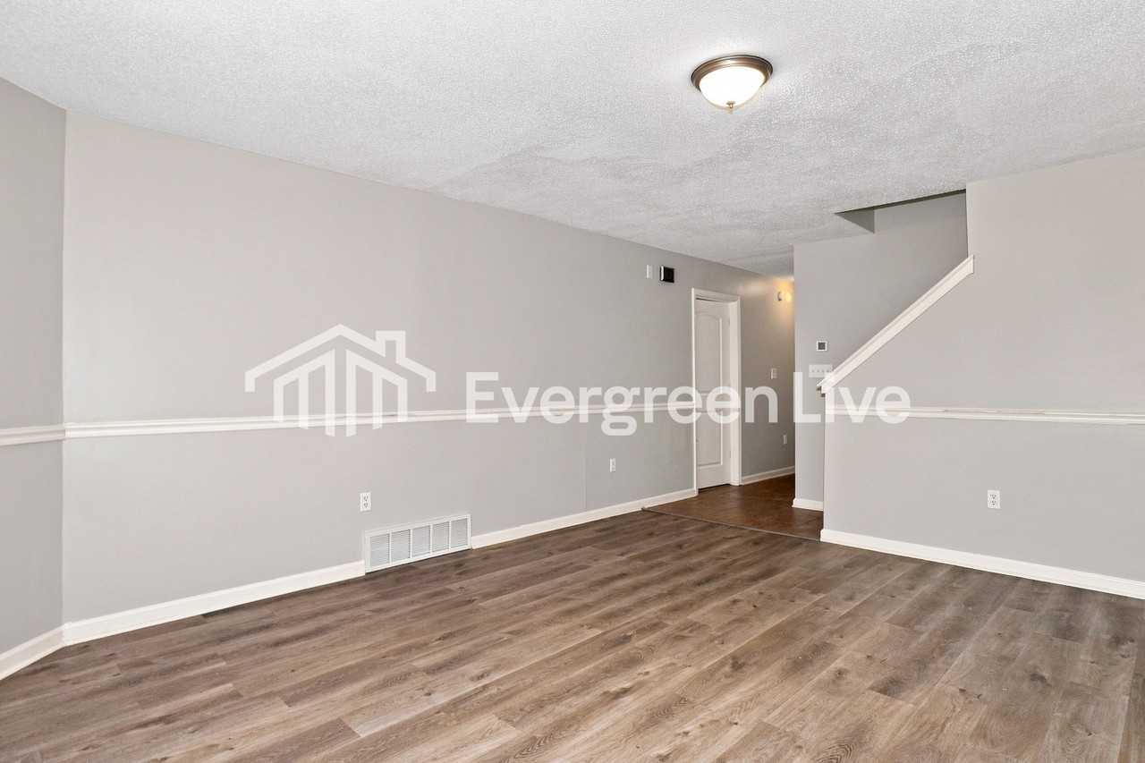 4374 Oak Royal Dr - Photo 3 of 15