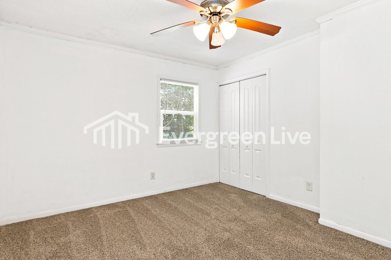 2836 Oak Ridge Ct - Photo 4 of 10