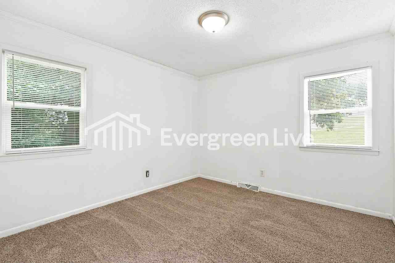 2836 Oak Ridge Ct - Photo 6 of 10