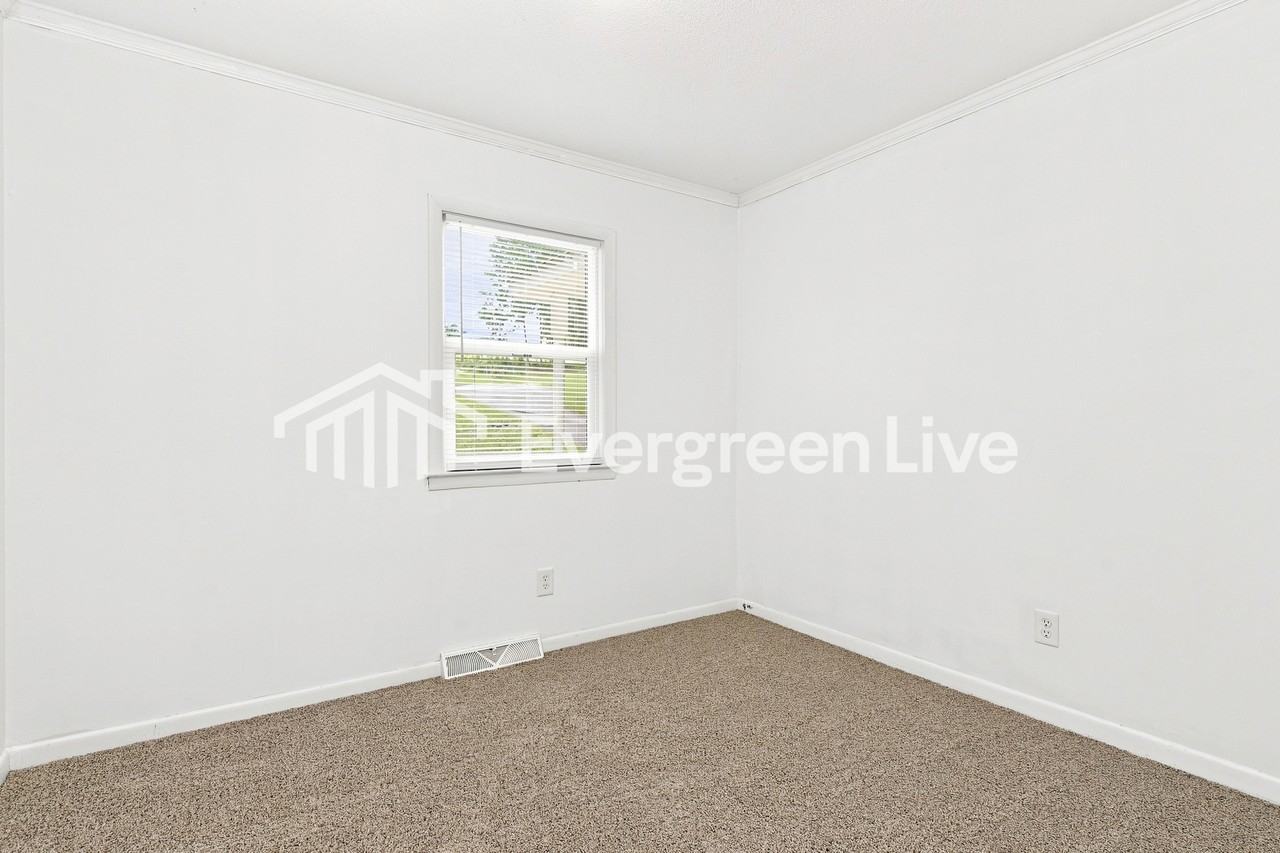 2836 Oak Ridge Ct - Photo 7 of 10