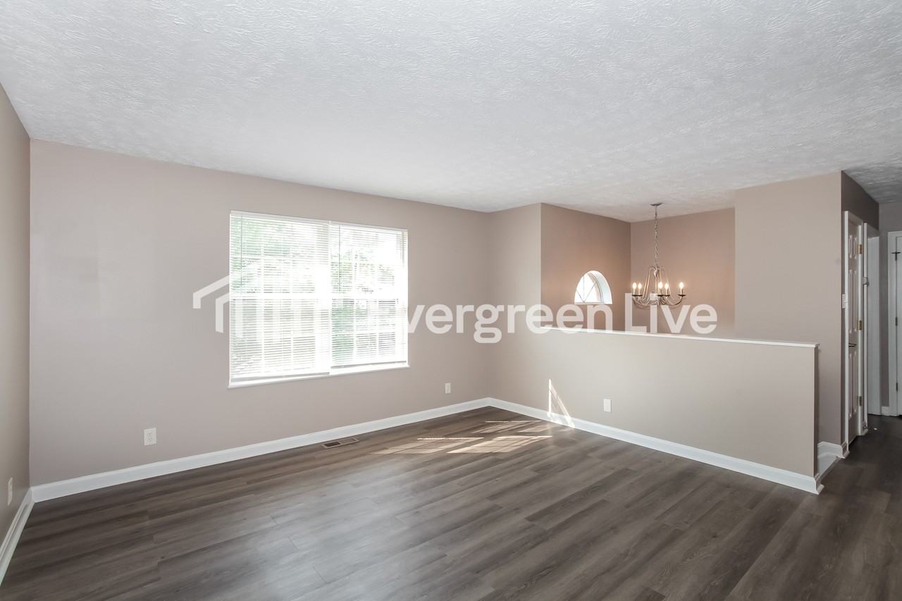 2206 Janes Ln - Photo 3 of 15