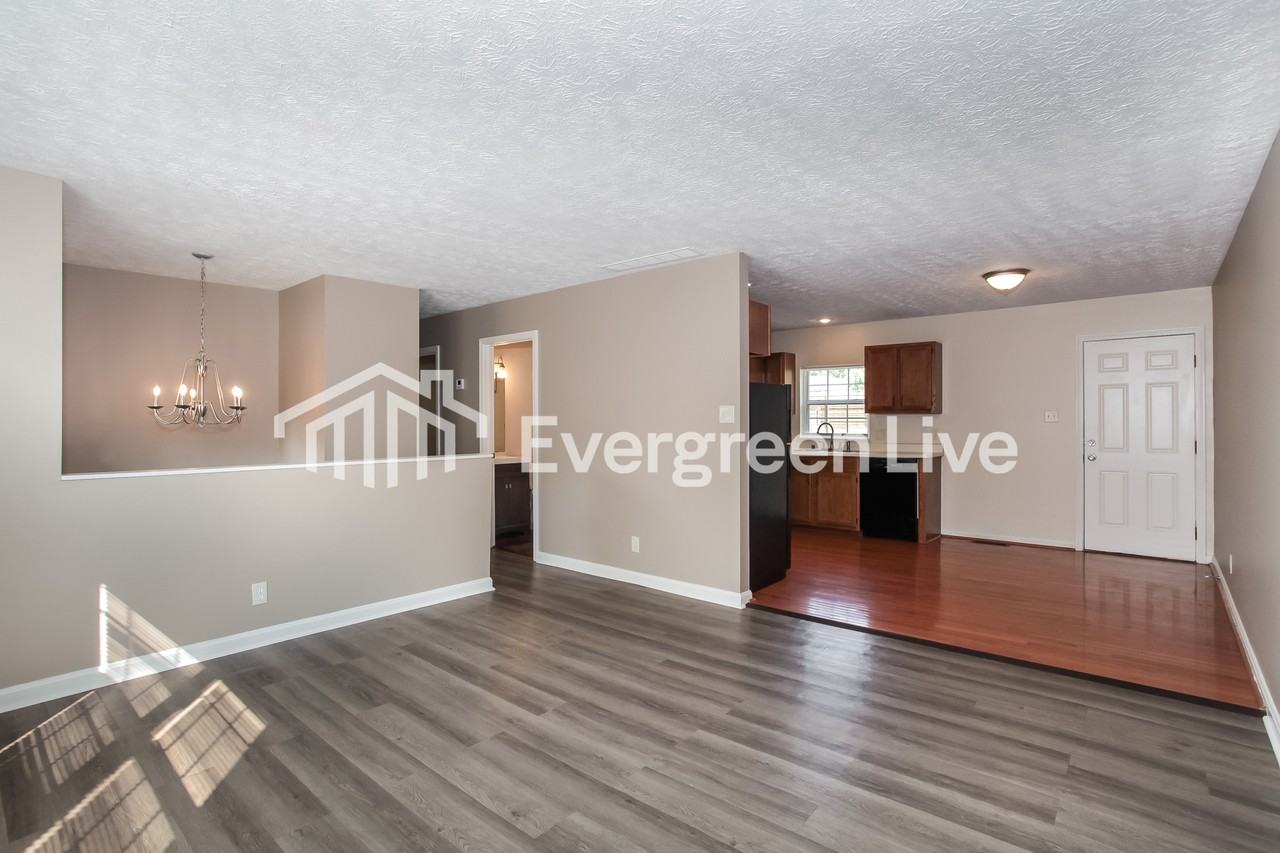 2206 Janes Ln - Photo 4 of 15