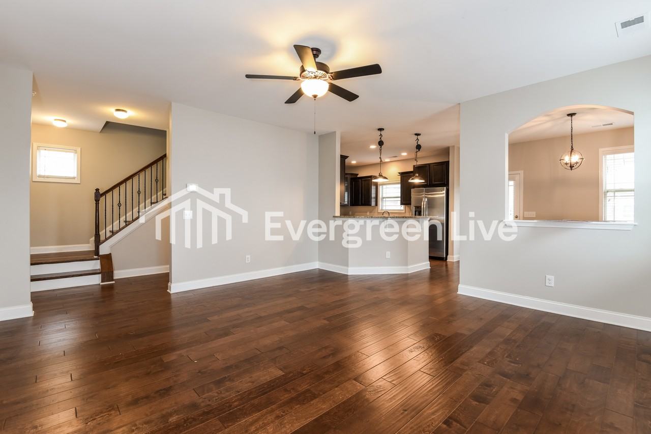 181 Eldon Dr - Photo 2 of 15