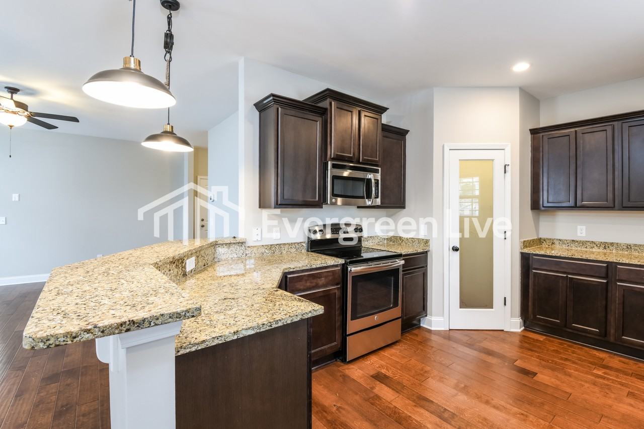 181 Eldon Dr - Photo 3 of 15