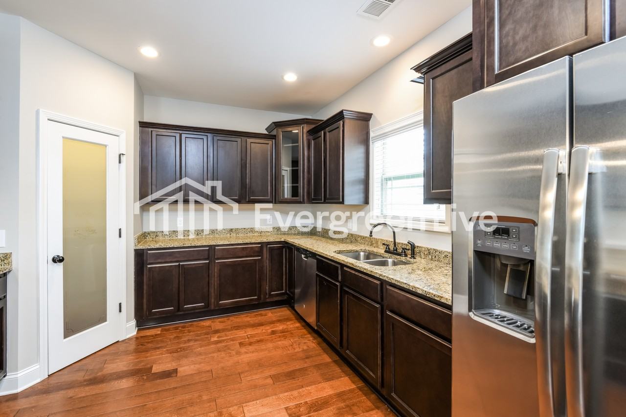 181 Eldon Dr - Photo 4 of 15