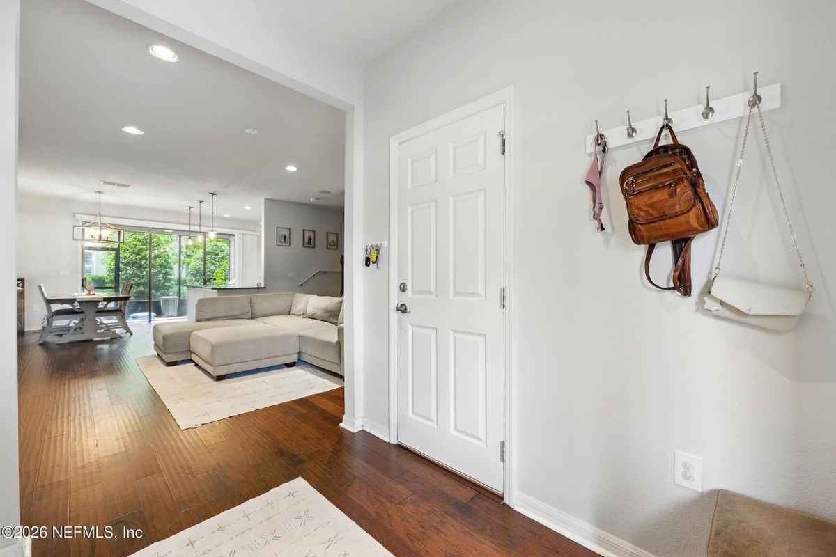 13964 Berryview Rd - Photo 6 of 41
