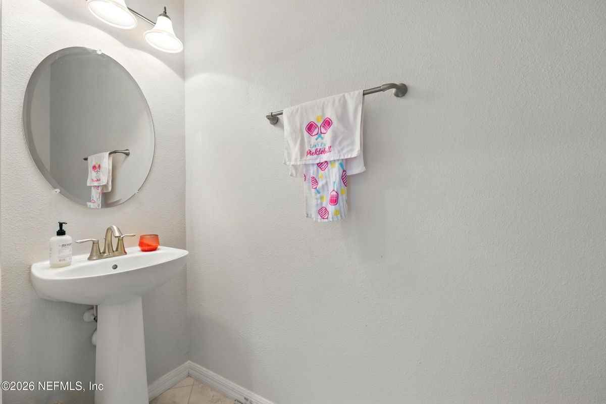 13964 Berryview Rd - Photo 7 of 41