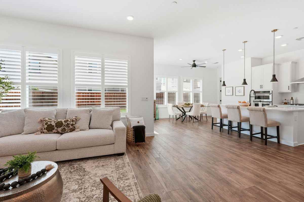 1550 Plumas Dr - Photo 2 of 35