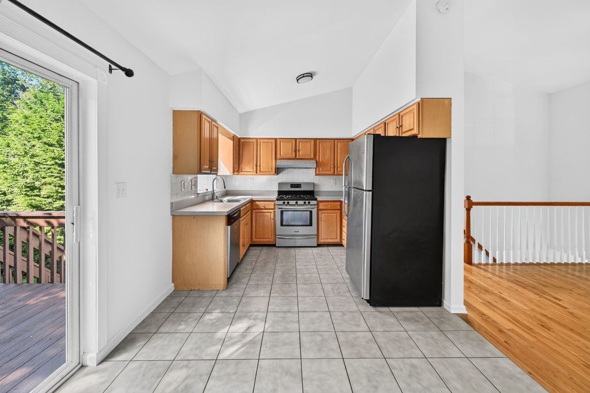 189 Kneen St - Photo 2 of 6