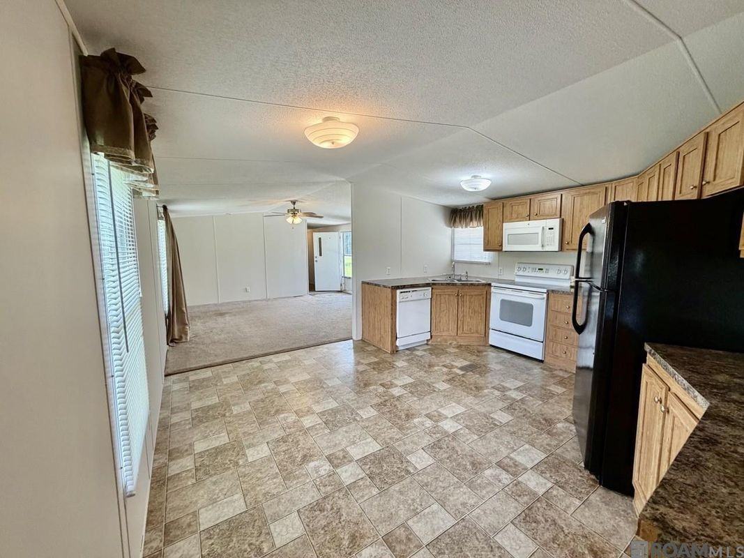 44126 Loop Rd - Photo 2 of 14