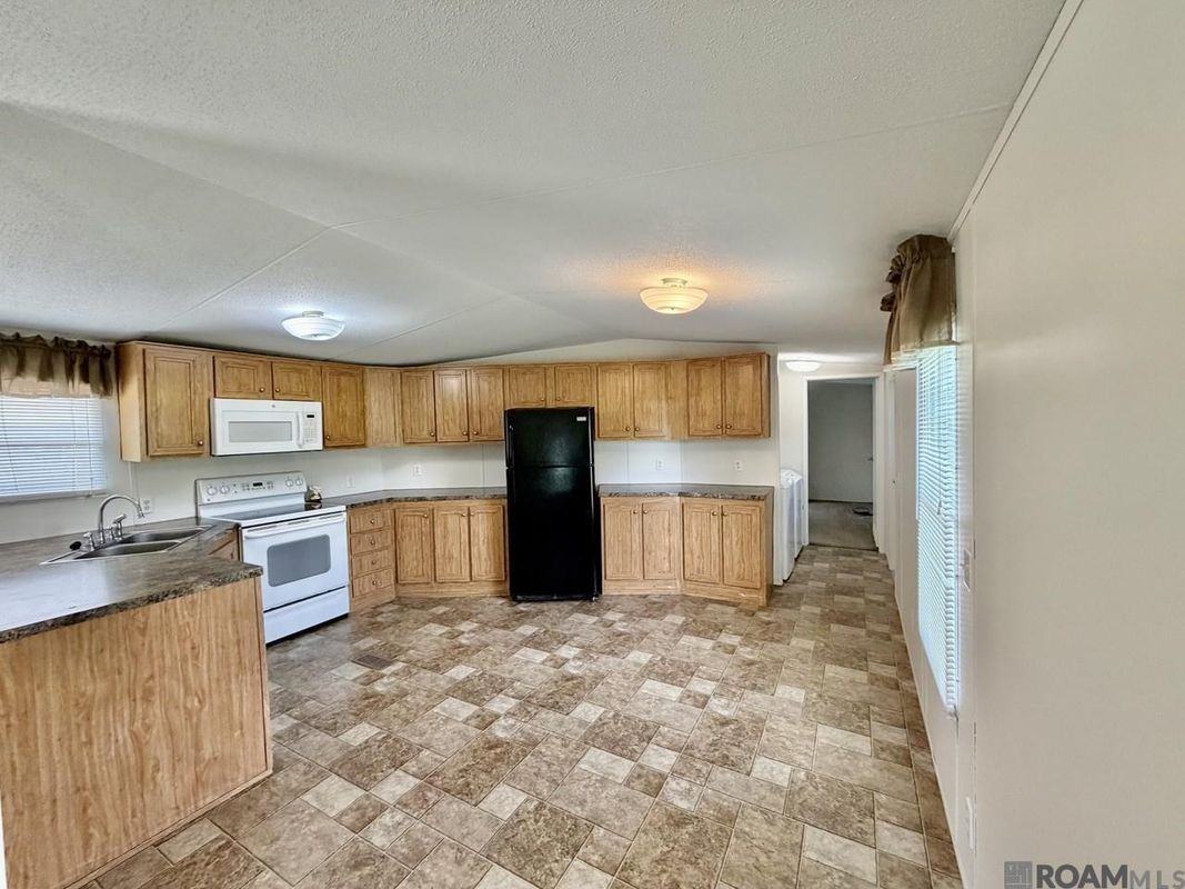 44126 Loop Rd - Photo 3 of 14