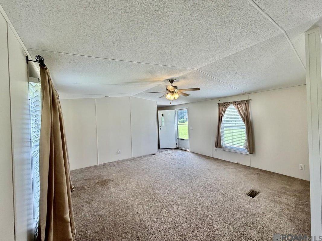 44126 Loop Rd - Photo 4 of 14