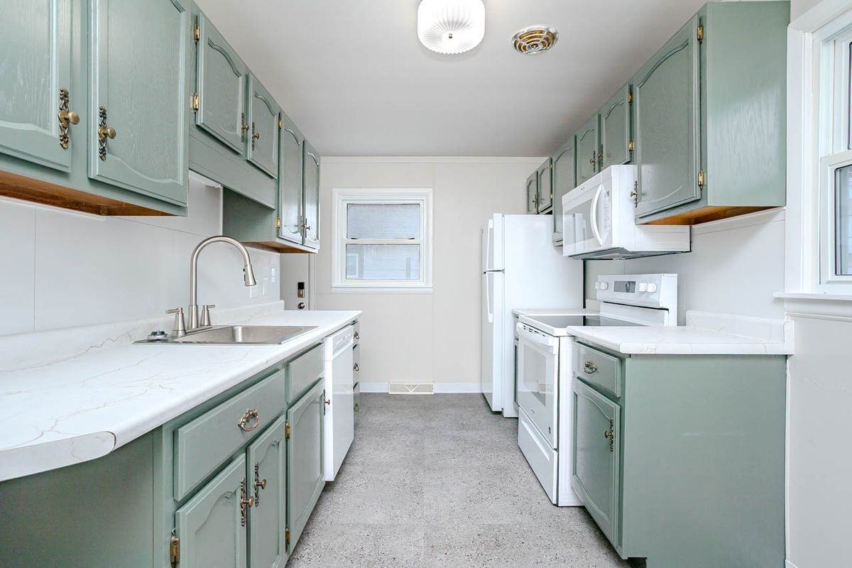 1710 Burek Ave - Photo 7 of 23