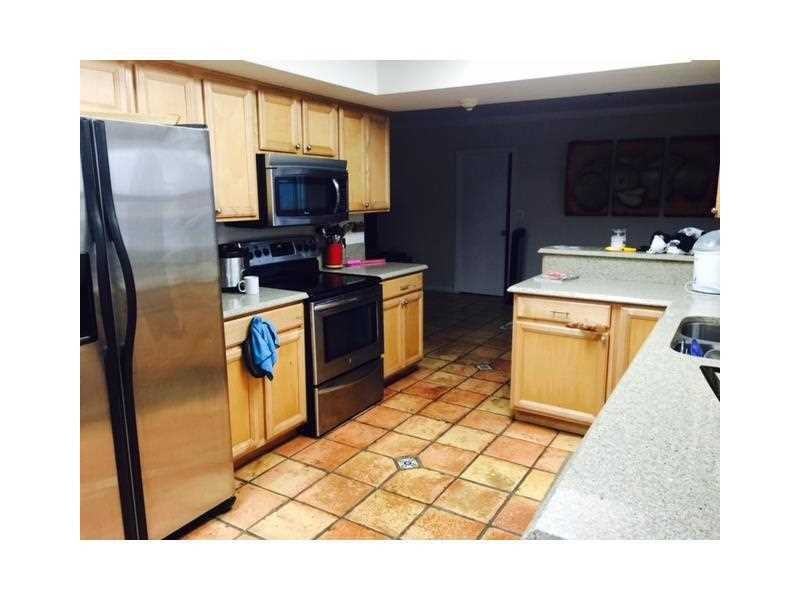 2350 NE 192 St - Photo 3 of 8