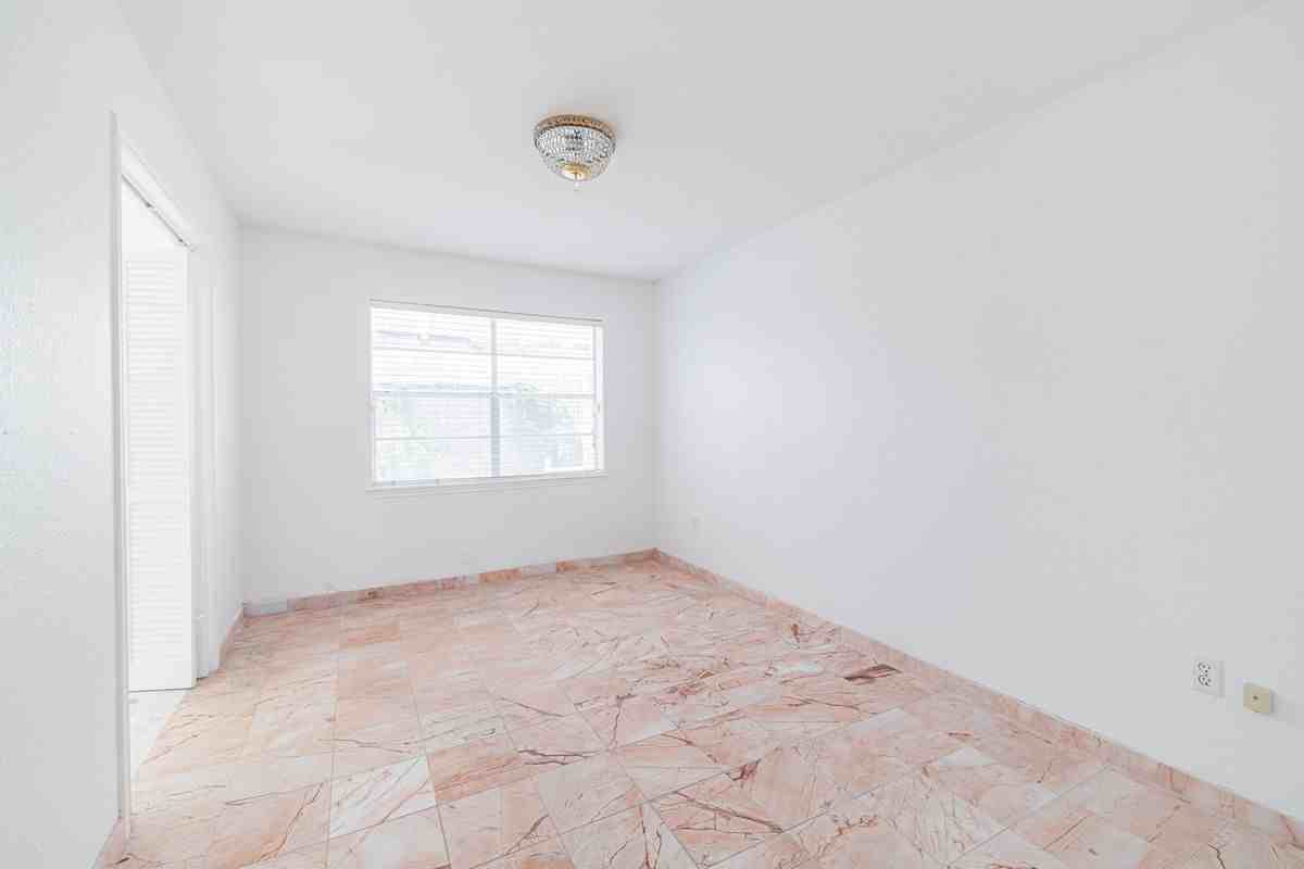 13911 Locke Ln - Photo 5 of 12