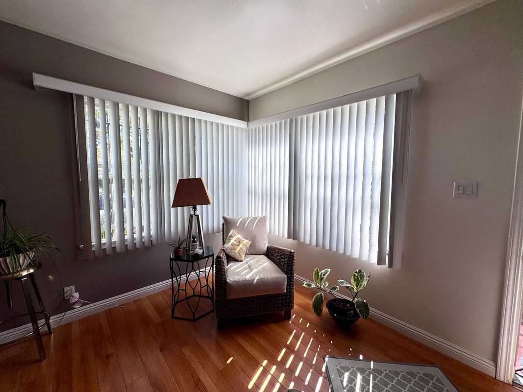 2177 W 27th St - Photo 4 of 15