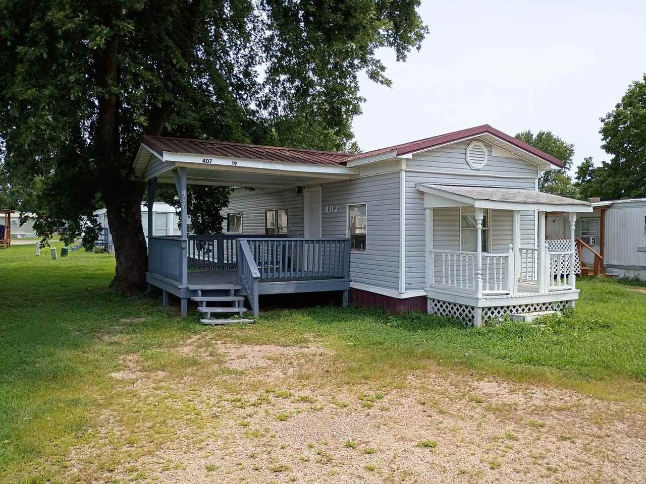 407 Dawn St - Photo 2 of 7