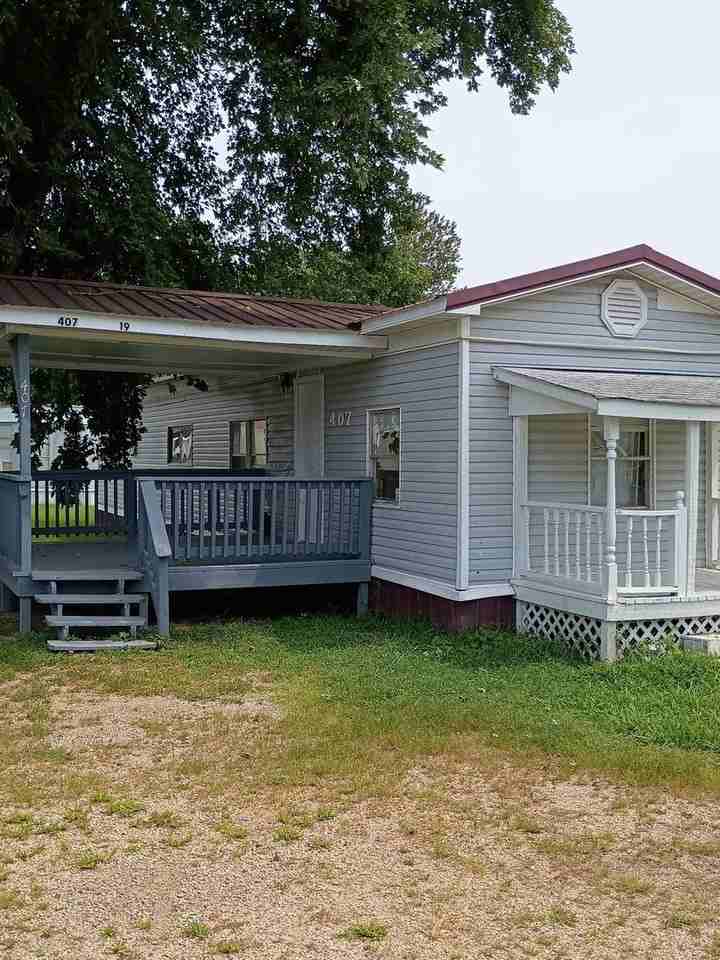 407 Dawn St - Photo 6 of 7