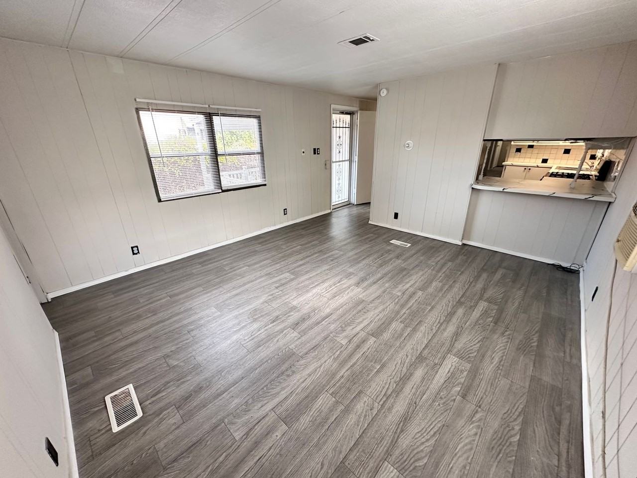 6728 San Luis Obispo Ave Ne - Photo 4 of 26