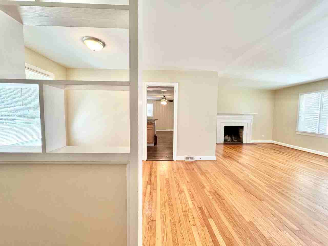 3808 Parkwood Dr - Photo 3 of 18