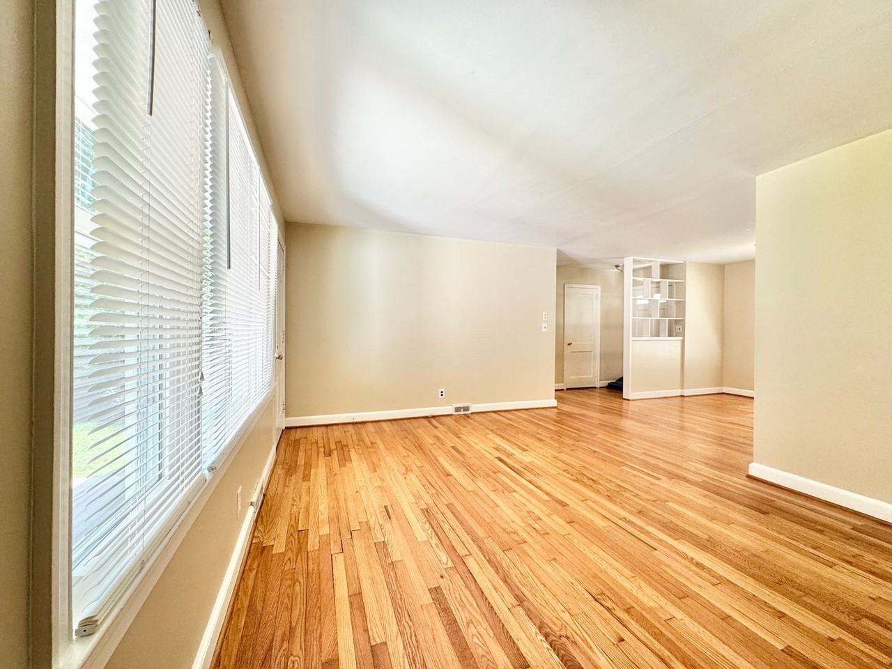 3808 Parkwood Dr - Photo 6 of 18