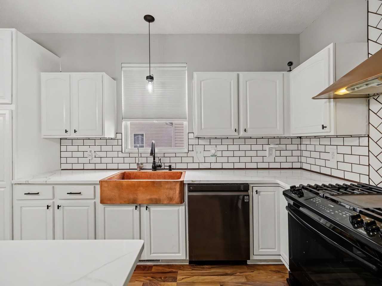 16402 Corby St - Photo 2 of 15
