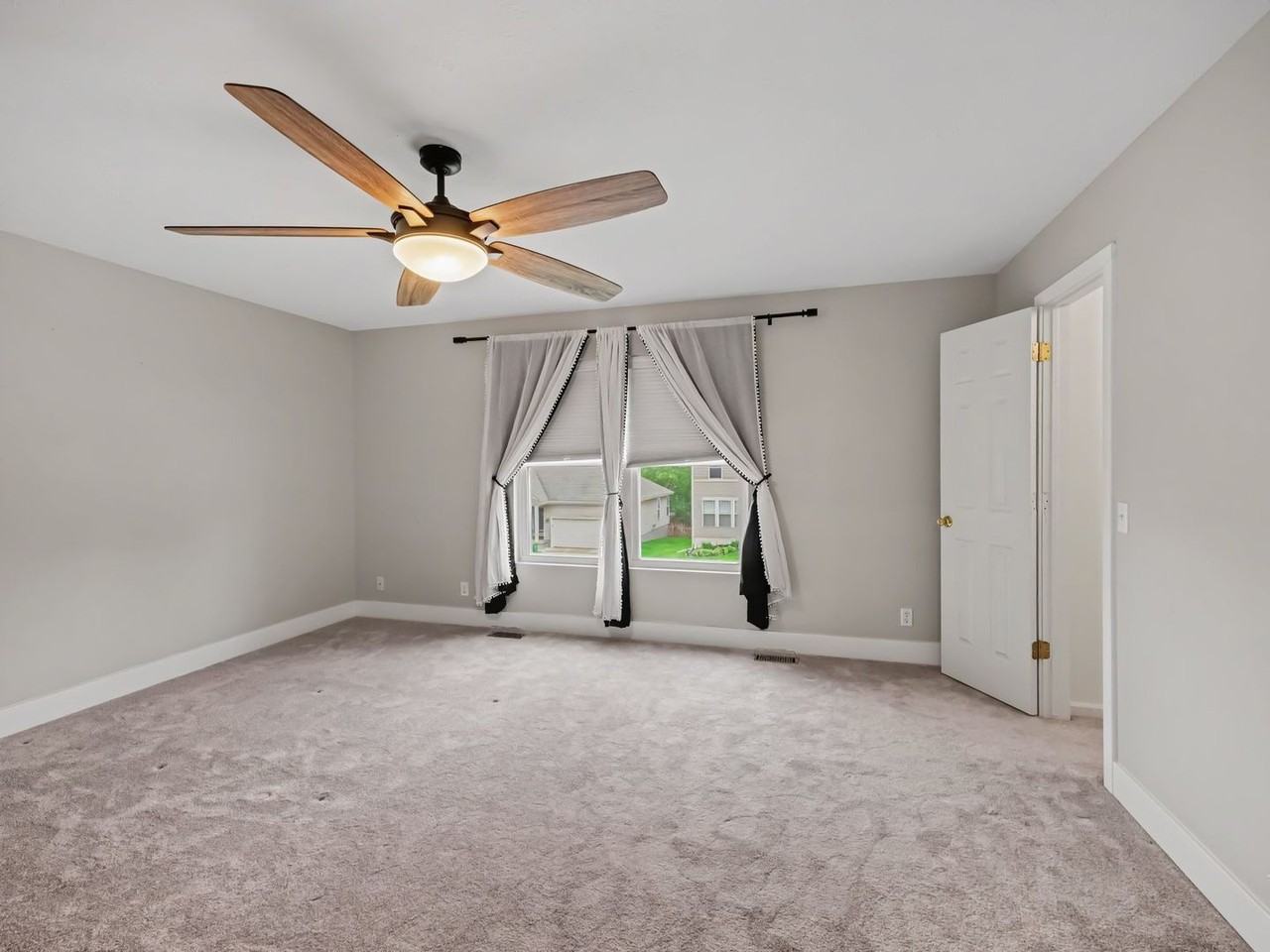 16402 Corby St - Photo 7 of 15