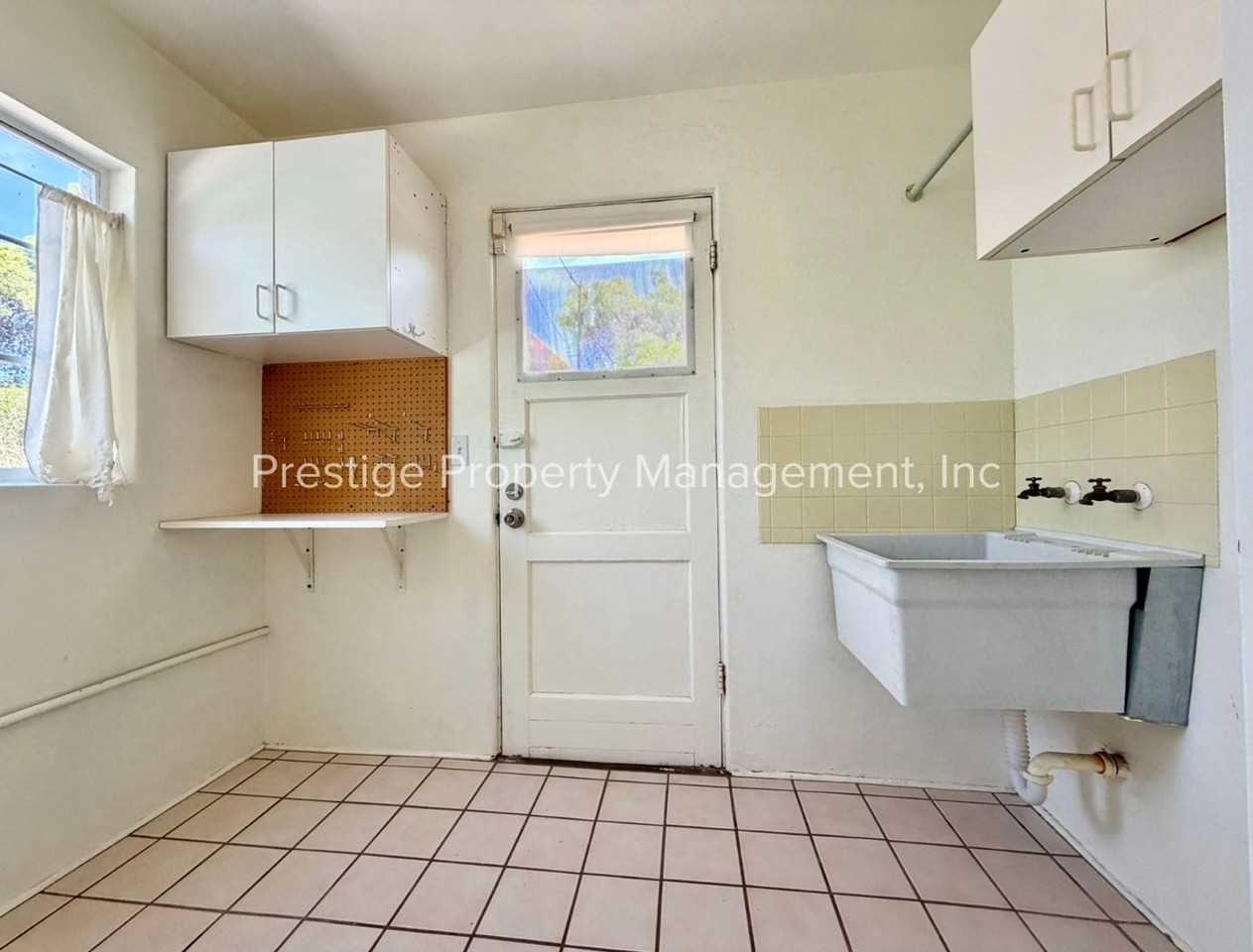 3210 E Linden St - Photo 4 of 44