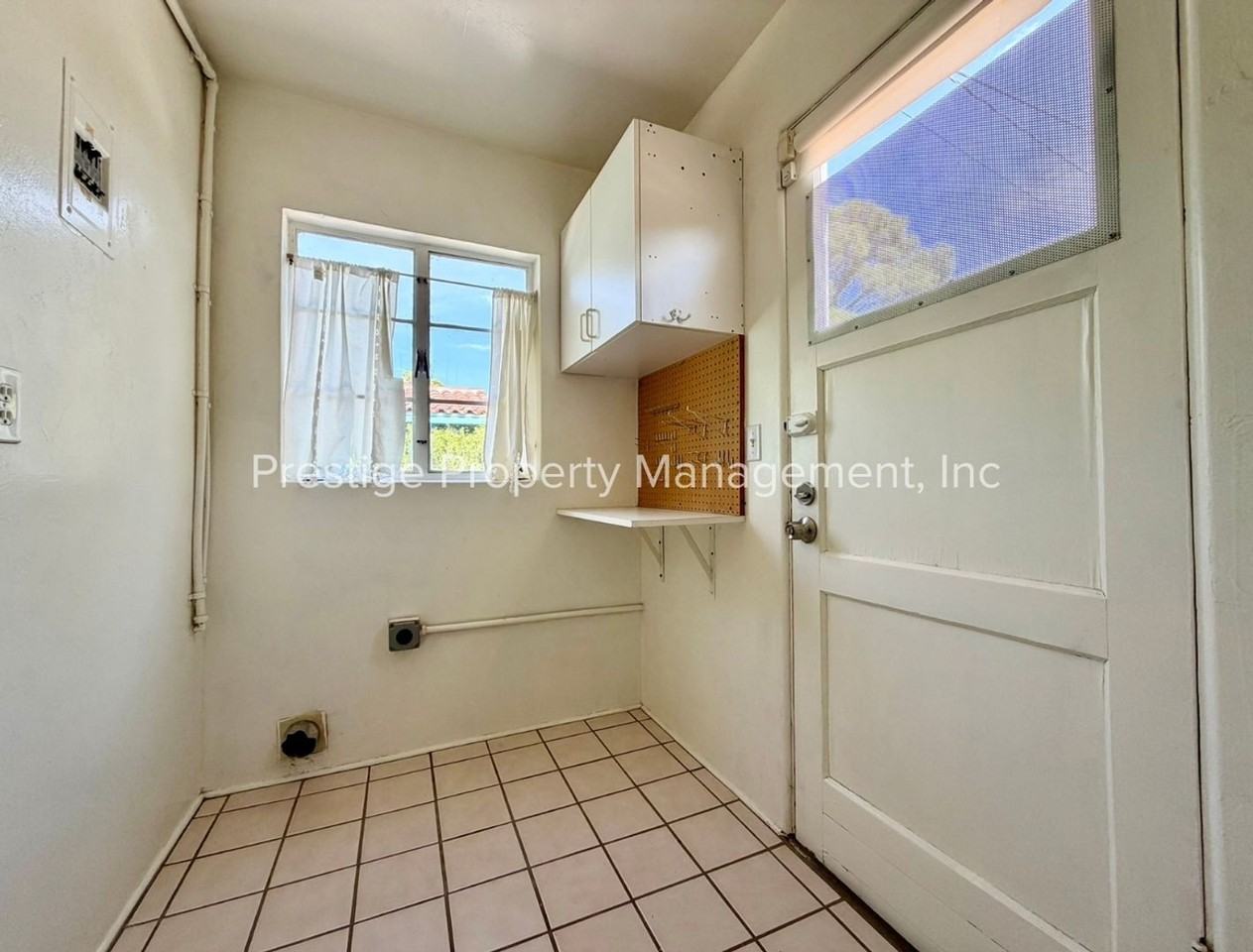3210 E Linden St - Photo 5 of 44