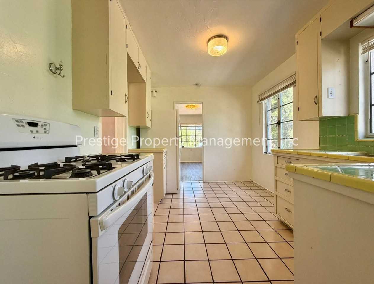 3210 E Linden St - Photo 7 of 44