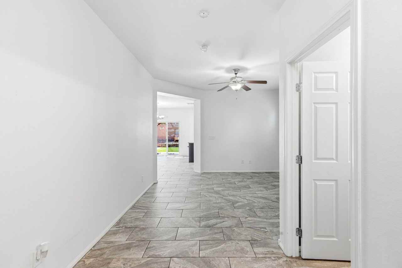 8123 Mosaic Sunrise Ln - Photo 4 of 40