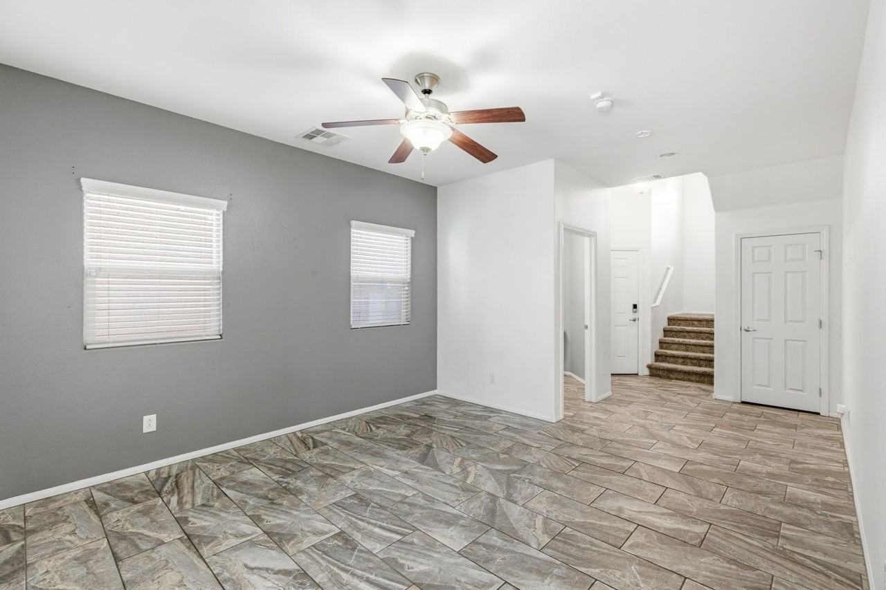 8123 Mosaic Sunrise Ln - Photo 5 of 40