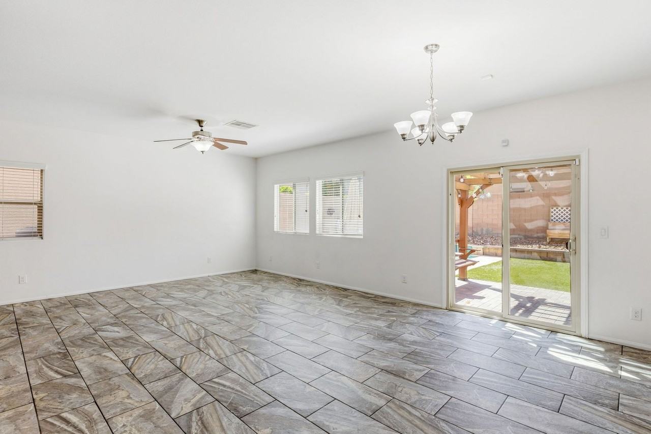 8123 Mosaic Sunrise Ln - Photo 7 of 40