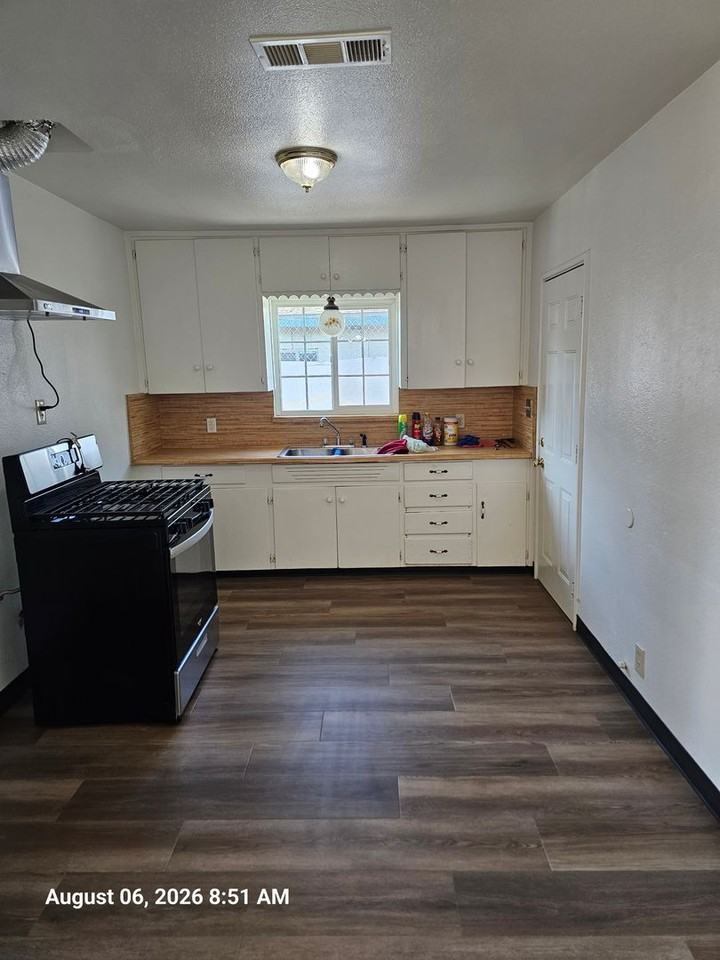 407 S Santa Clara St - Photo 4 of 9