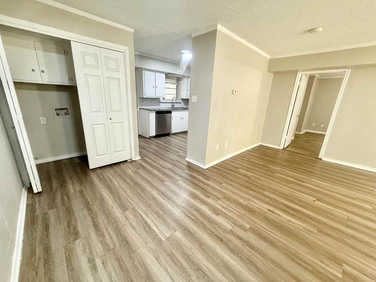 1102 Lilac Dr - Photo 3 of 23