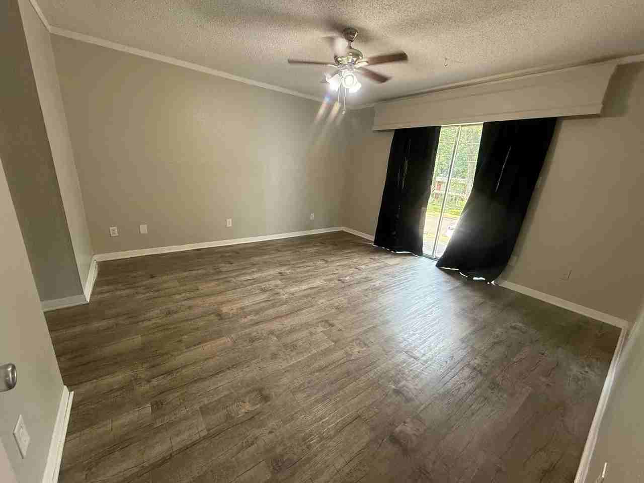 1102 Lilac Dr - Photo 4 of 23