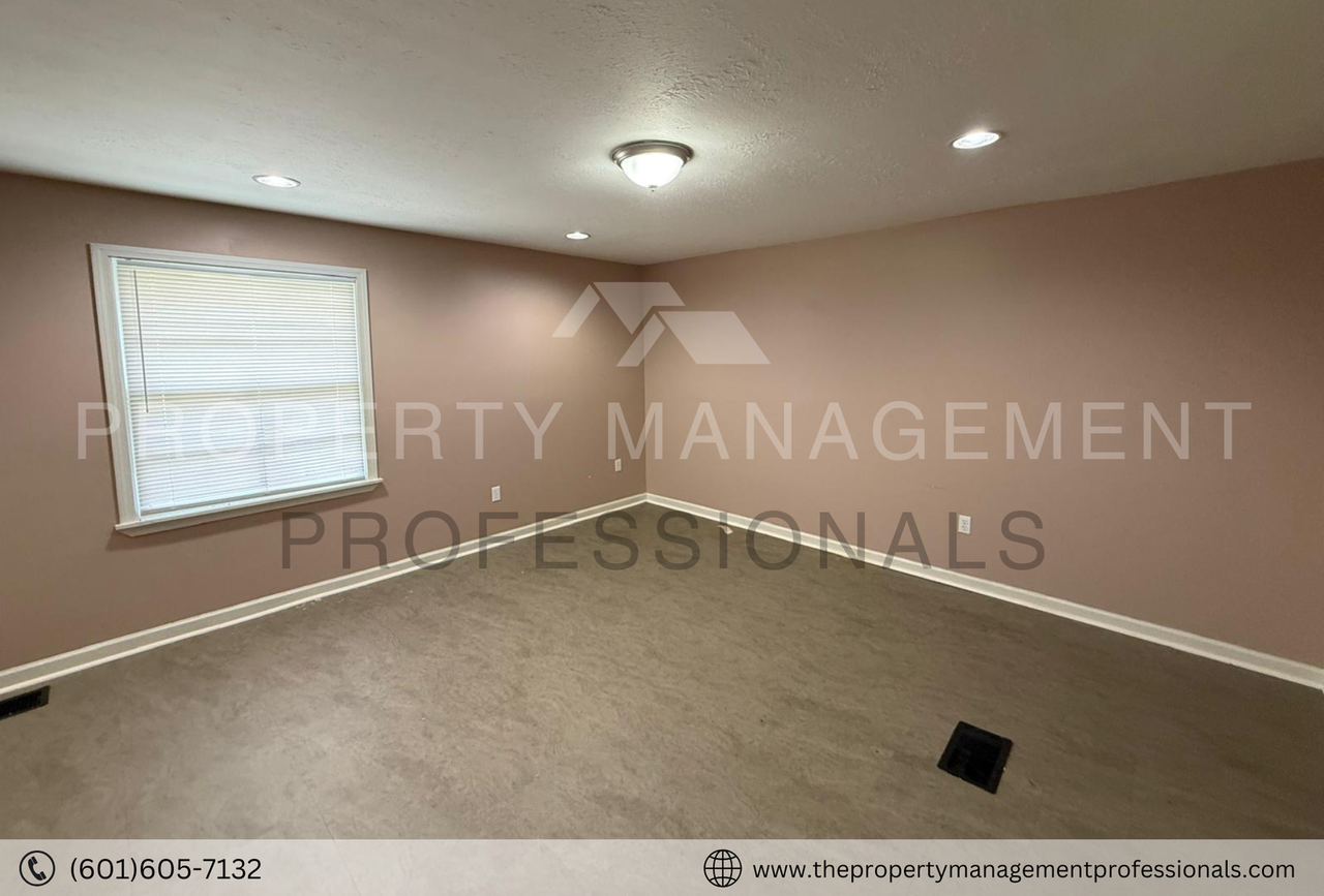 348 Colonial Dr - Photo 5 of 22