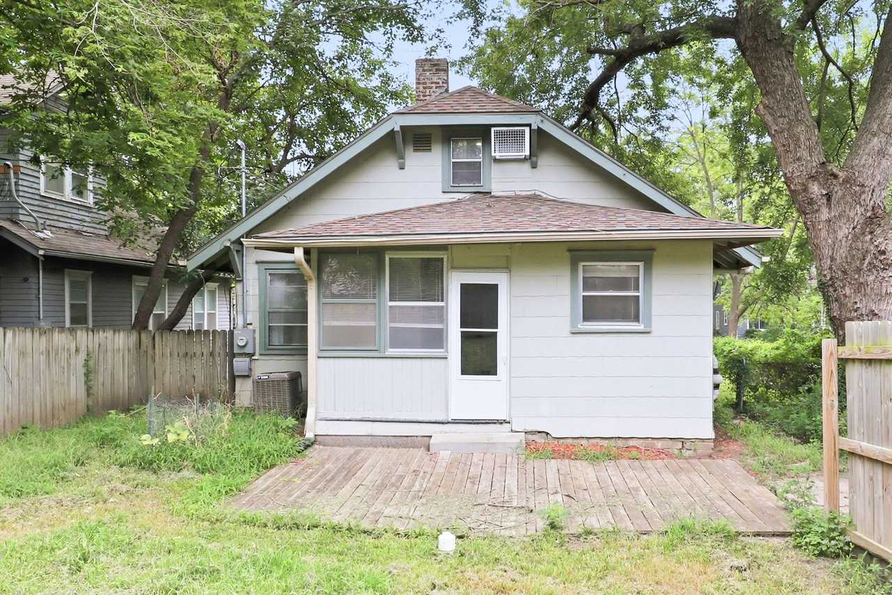 1213 Sw Plass Ave - Photo 6 of 33