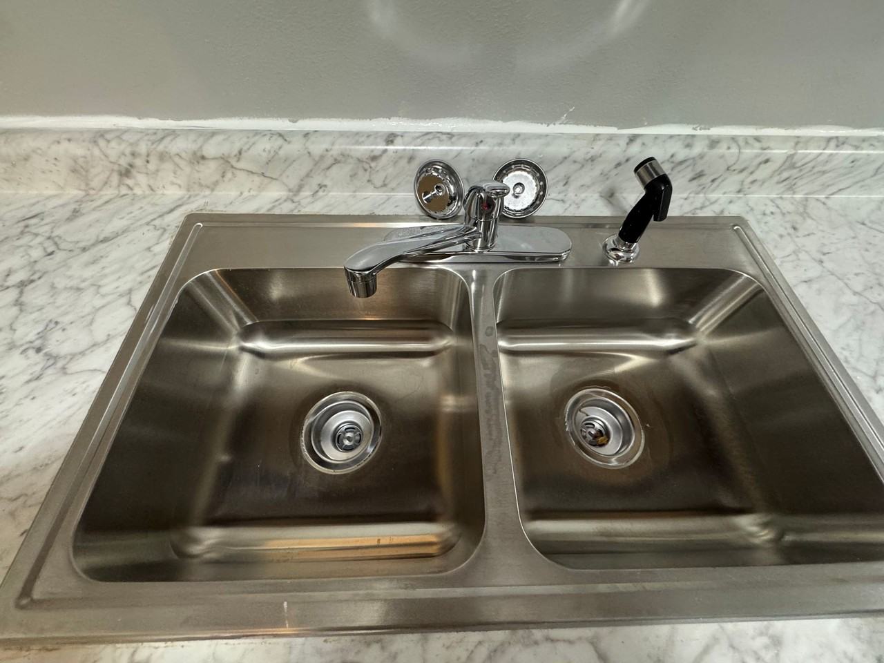 Taylor's Place Apartments - Photo 4 of 24