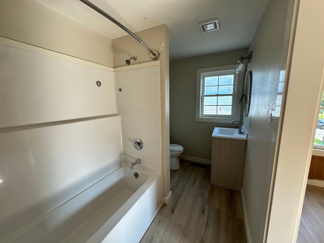1060 Stringtown Rd - Photo 3 of 7