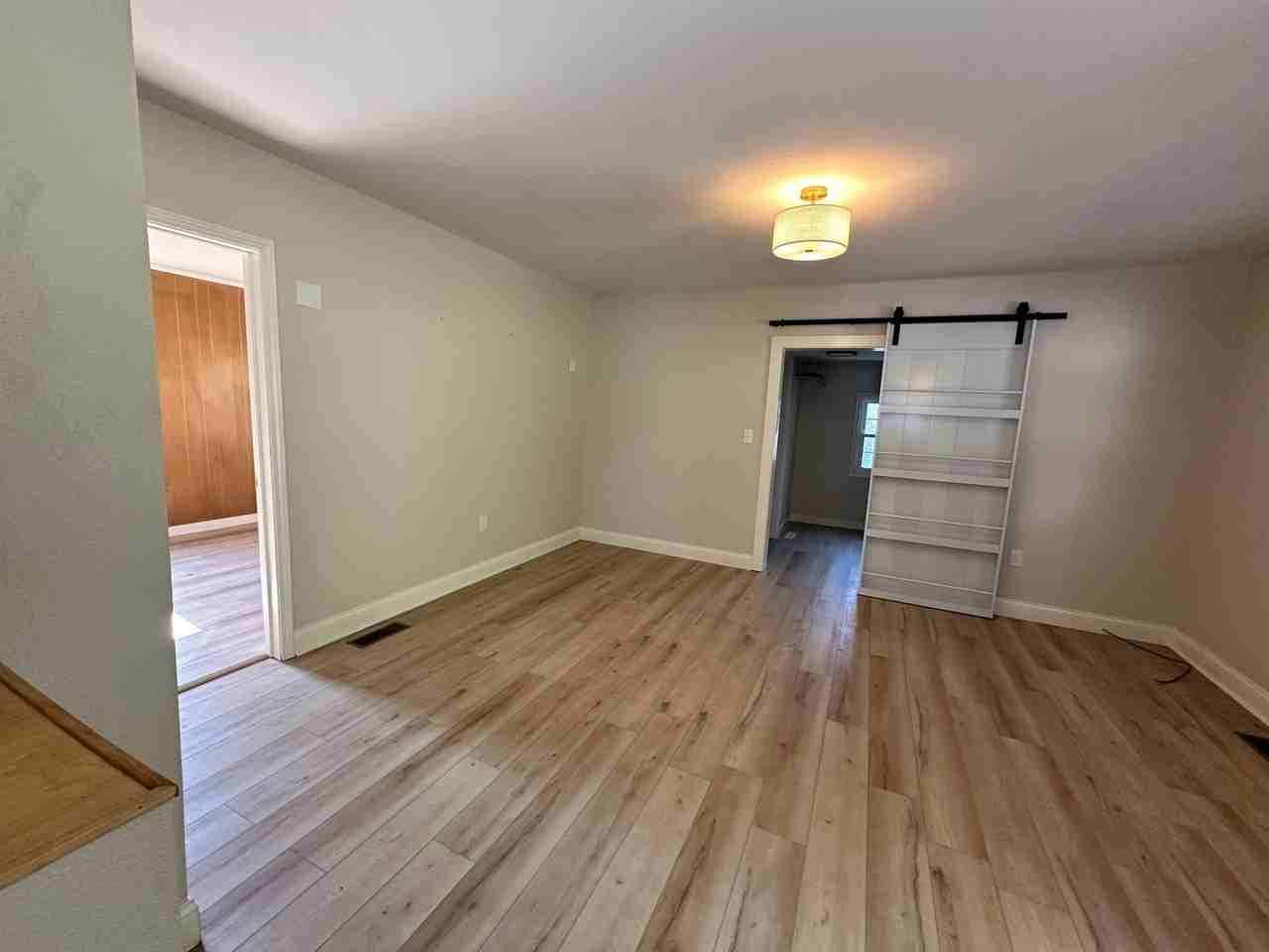1060 Stringtown Rd - Photo 5 of 7