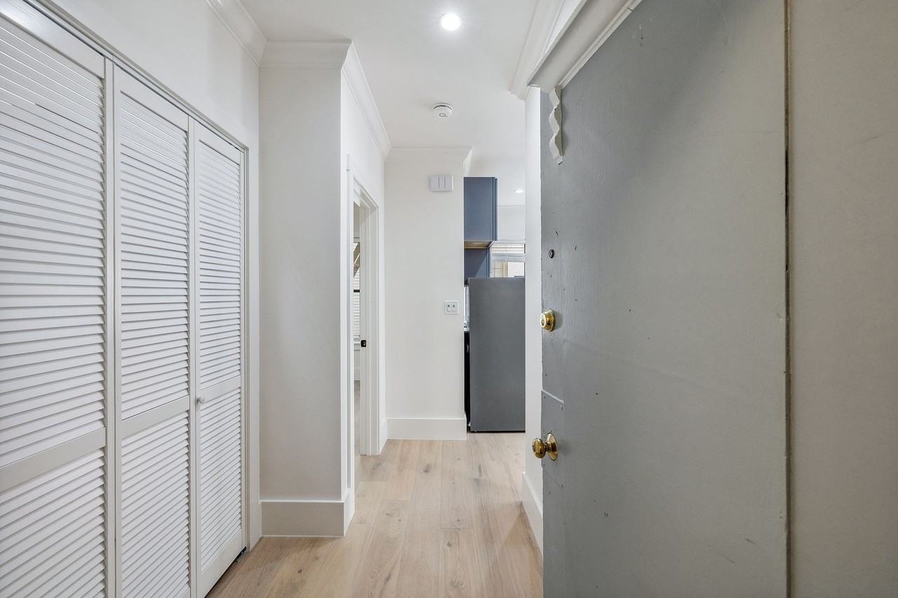 535 Taylor Street - Photo 4 of 33